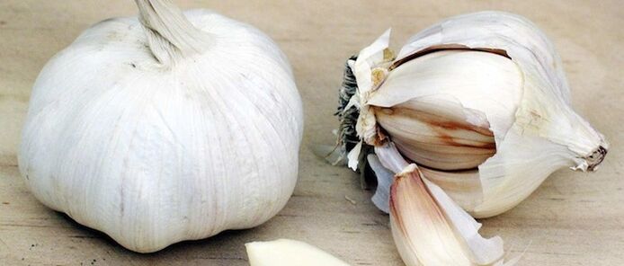 Eating garlic can help get rid of worms
