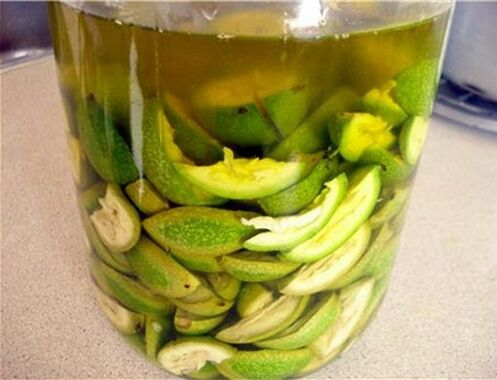 Green walnut tincture against parasites