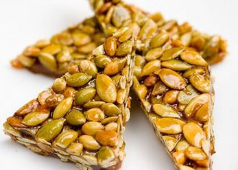Pumpkin seeds in honey against parasites